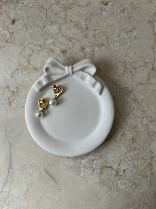 Bow tray
